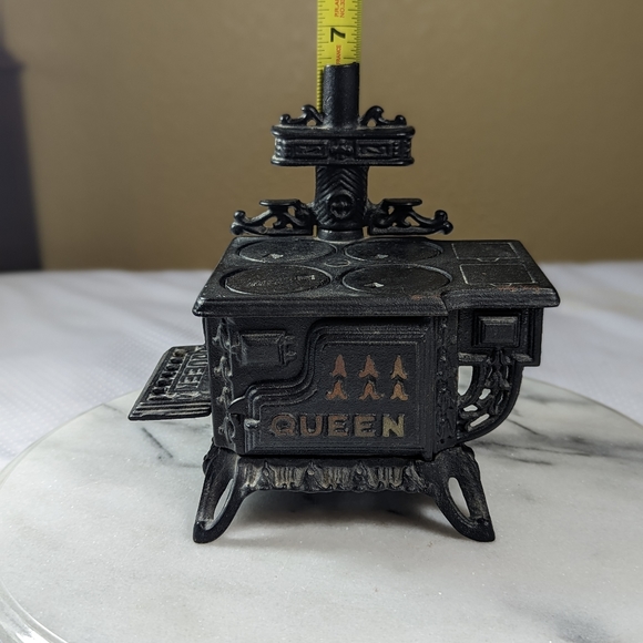 Vintage Miniature Cast Iron Cook Stove From Queen - Picture 7 of 9